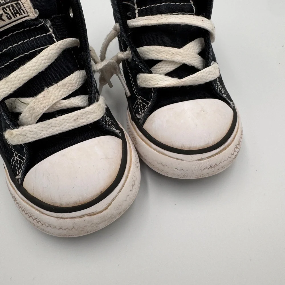 Converse Toddler Boy Girl Size 7 Black and White Kids High Tops Sneakers Shoes